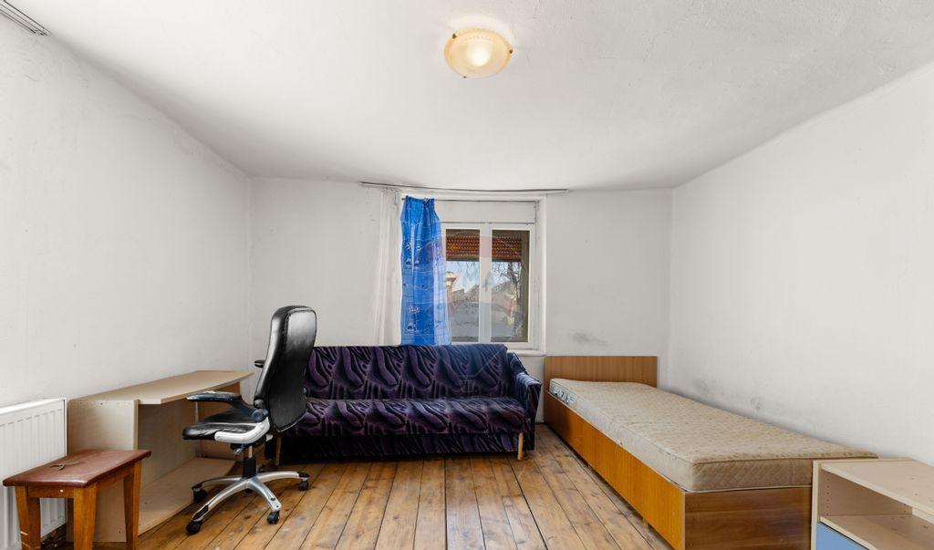 Proprietate cu doua case si teren generos cu toate uti