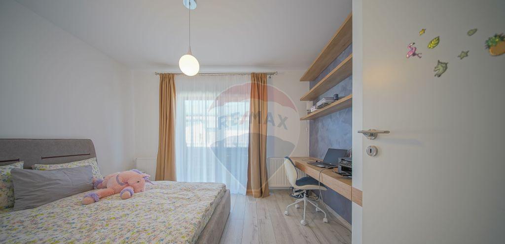 Vila moderna cu garaj panouri si pompa de caldura