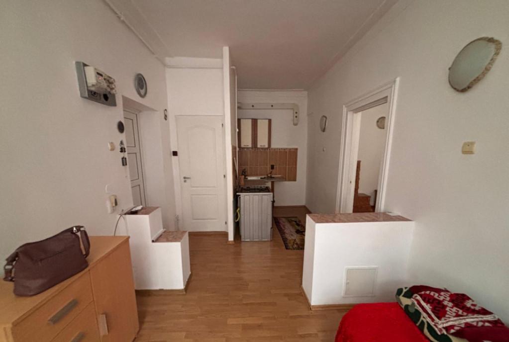 2 camere Piata Brasaai Centrul Istoric