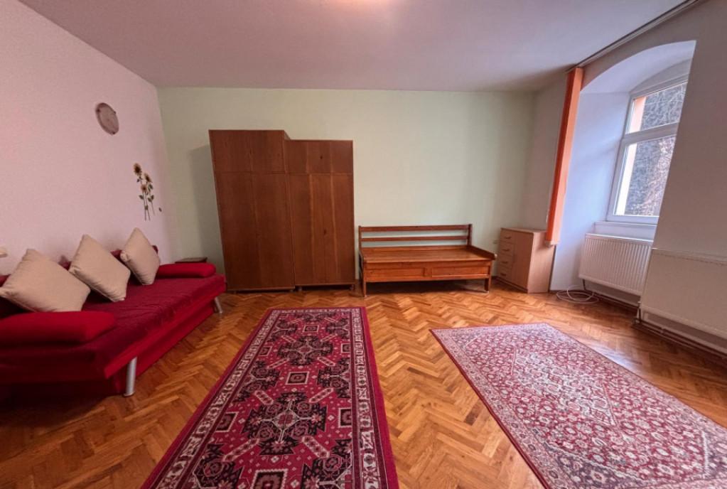 2 camere Piata Brasaai Centrul Istoric