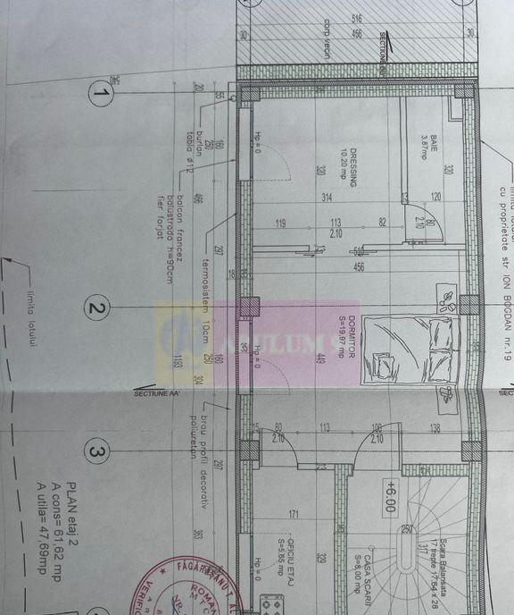 Cladire cu 5 niveluri