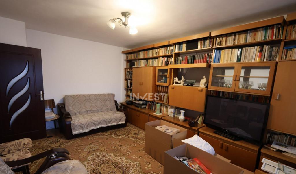 Apartament de vanzare 4 camere decomandat zona Pacurari P