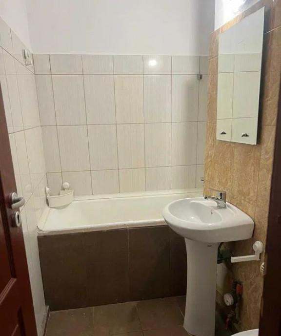 Garsoniera Decomandata 1 Decembrie Metrou