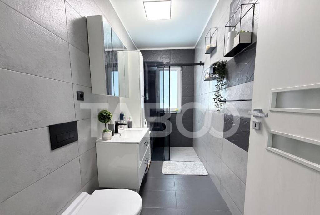 Apartament de vanzare 3 camere decomandat 2 balcoane zona St