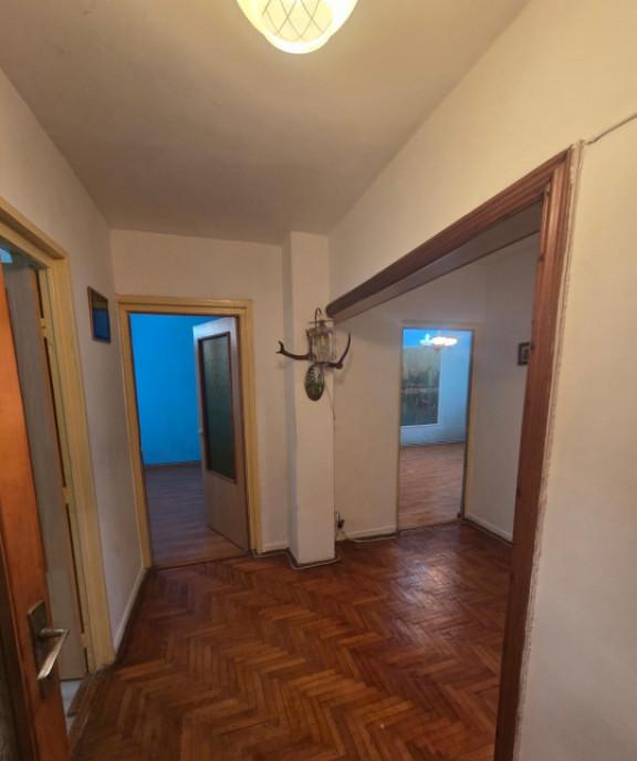 Apartament 3 camere 75 mp parter 2 bai - zona 1 Mai