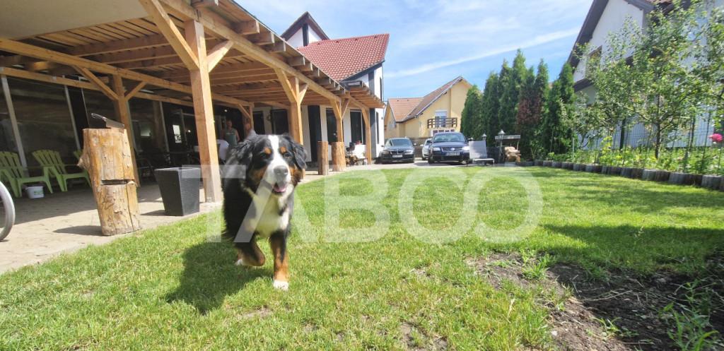 Casa 4 camere cu teren generos si terasa inchisa