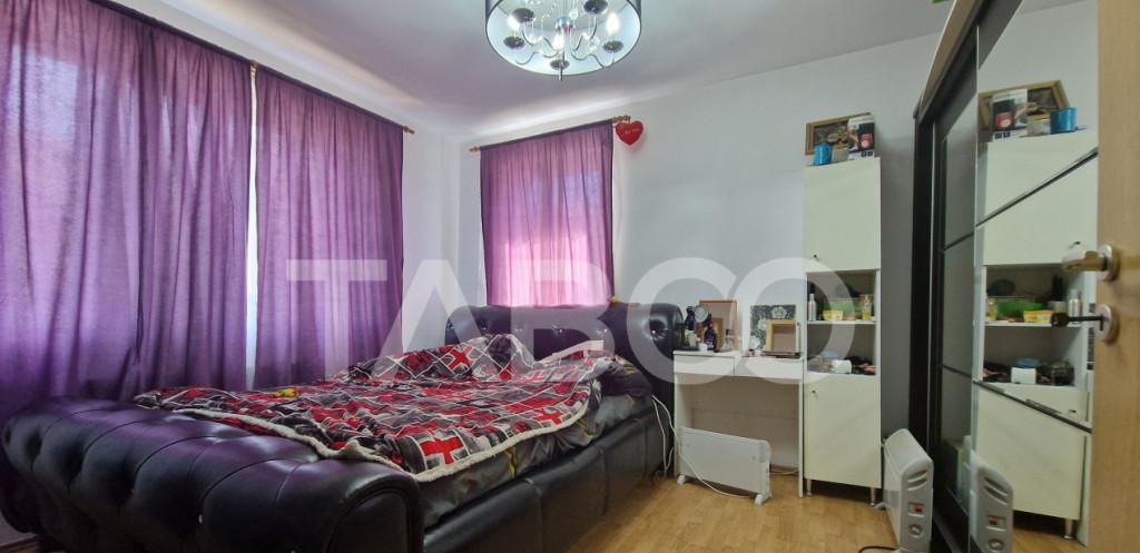 Casa 4 camere cu teren generos si terasa inchisa