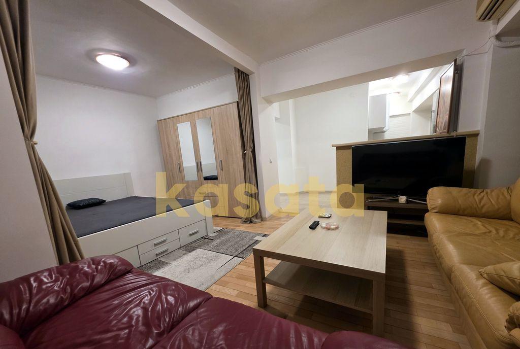 Garsoniera spatioasa Bd Unirii Etaj 5/8 Paza V