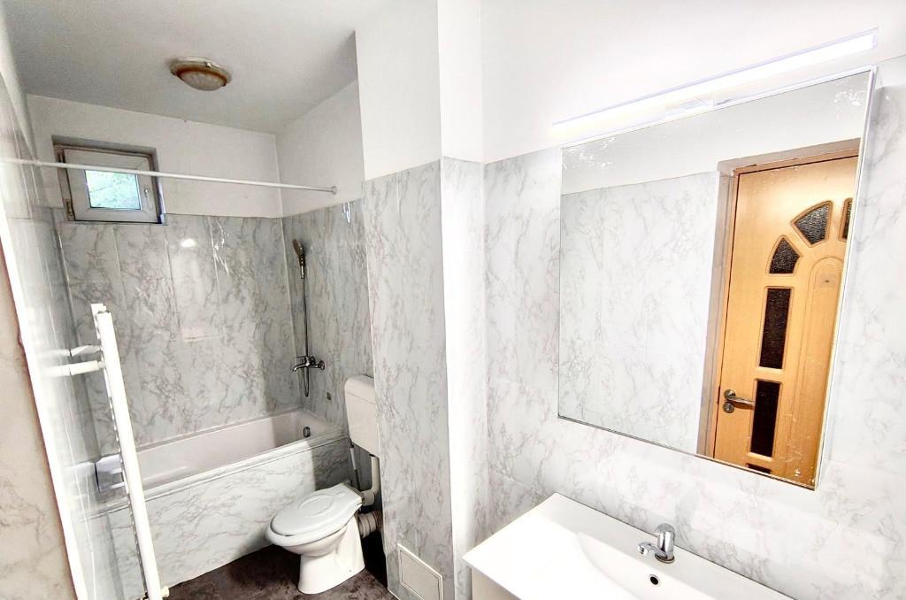 Proprietar vila P 1 M curte proprie metrou Aparatorii Patriei