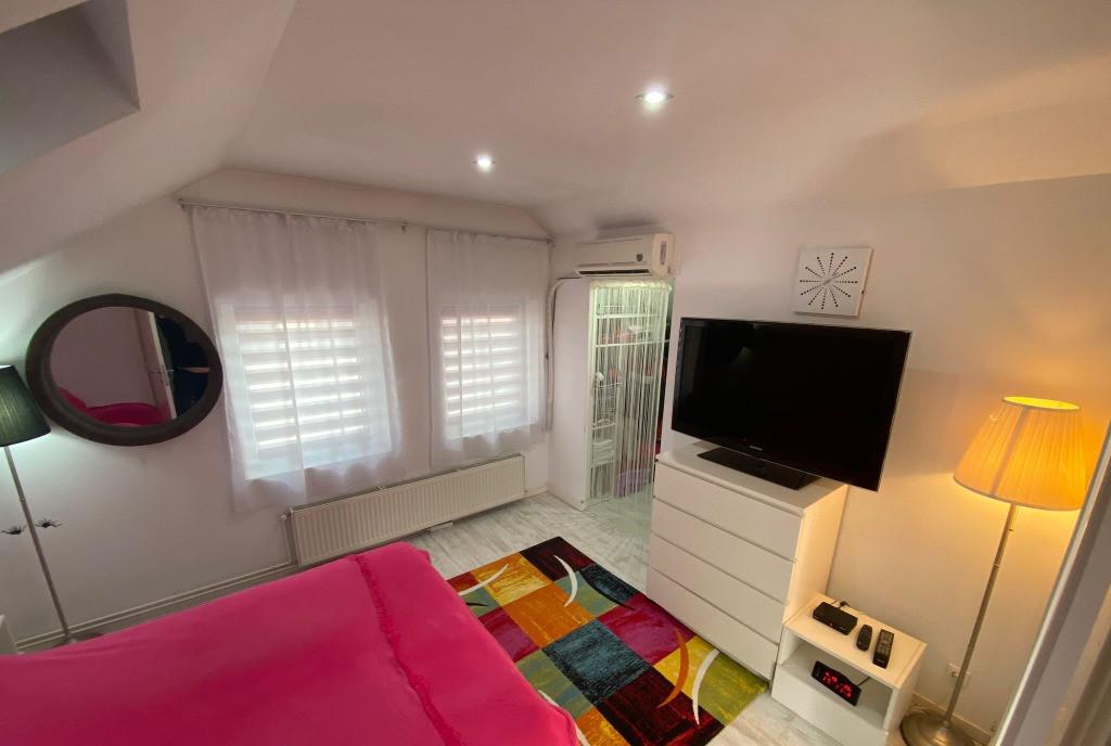 Apartament cu scara interioara parcare inclusa zona M Apei