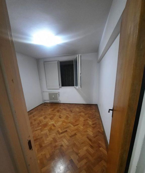 2 Camere Decomandat Renovat Zona Verde Titan