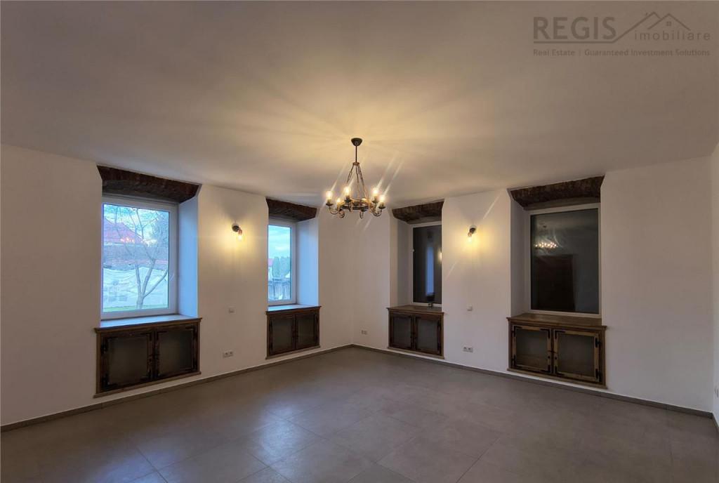 Totul nou Casa Economica 3 Camere centru Sacele