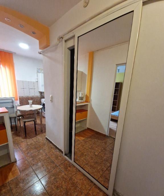 Proprietar inchiriez apartament cu o camera