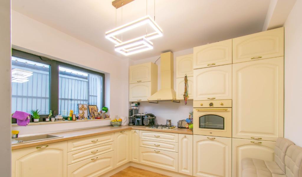 Vila moderna cu vedere la lac minicomplex inchis