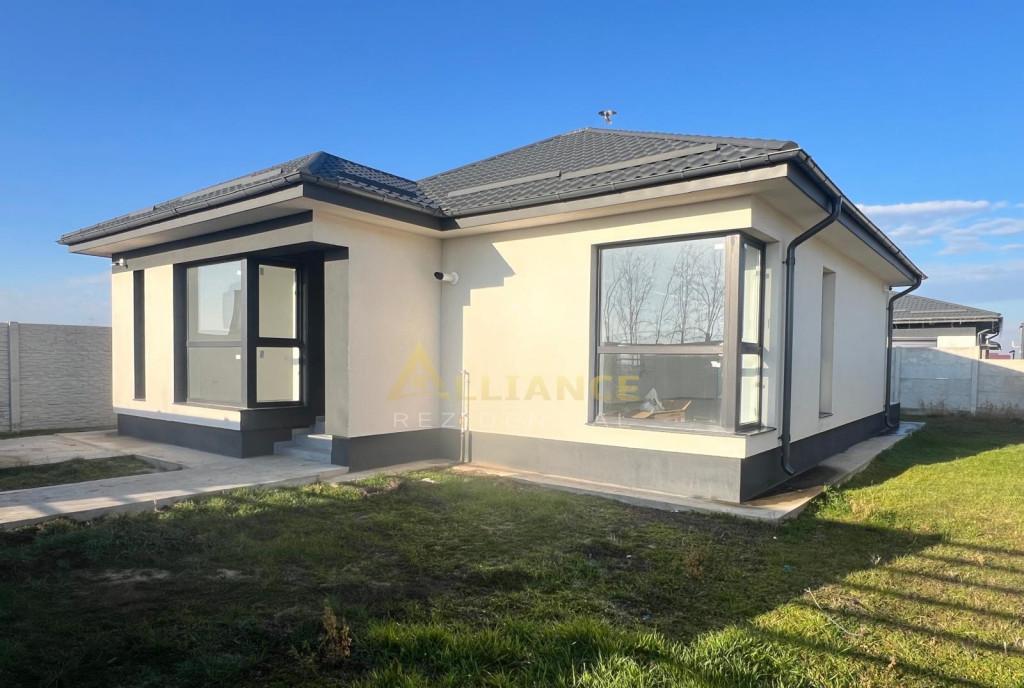 Casa e cu 4 camere 2 bai teren 455mp