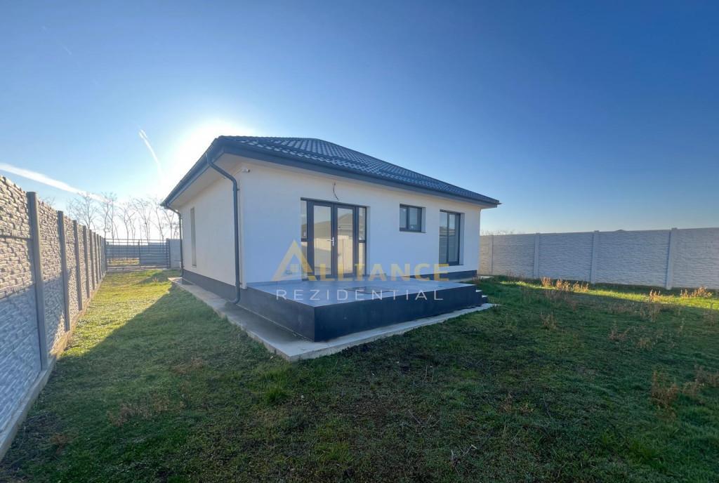 Casa e cu 4 camere 2 bai teren 455mp