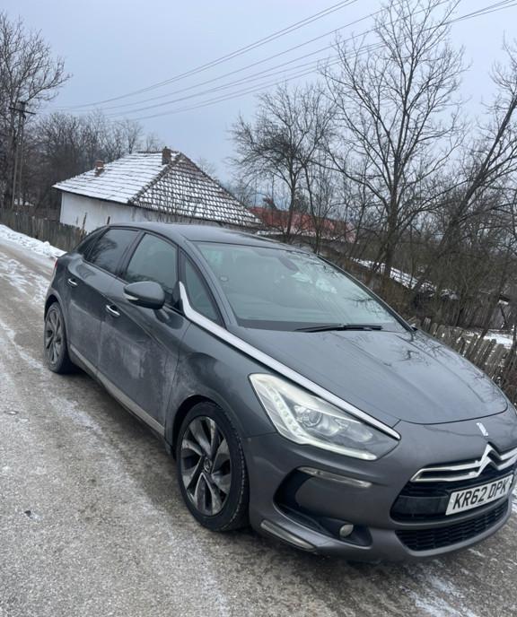 Citroen DS5 2L automat 3 900 eur