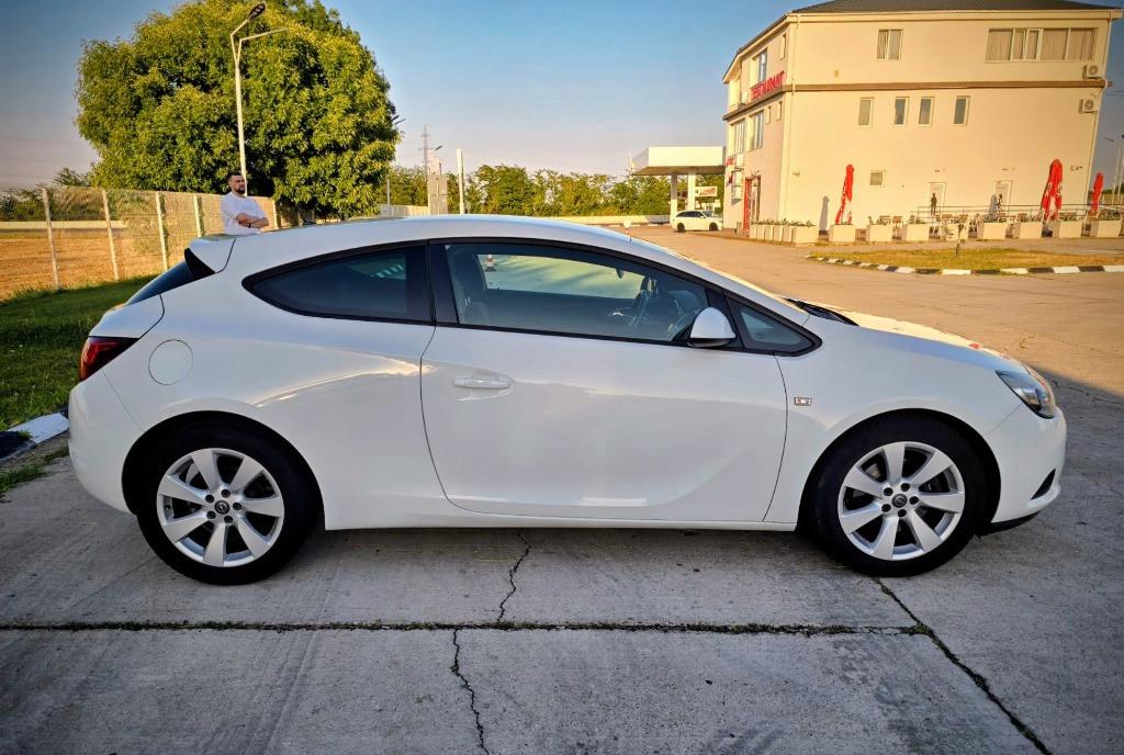 Opel Astra J GTC 1686 5 500 eur