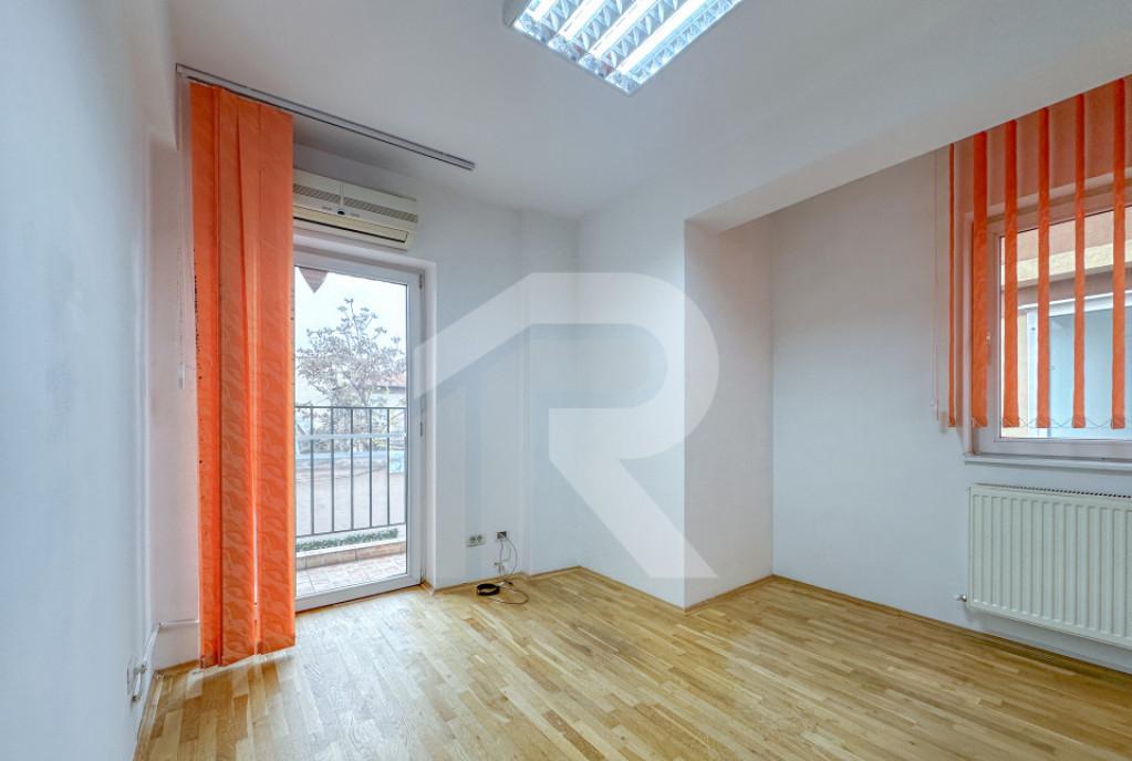 Obor duplex curte proprie spatiu firma/loc