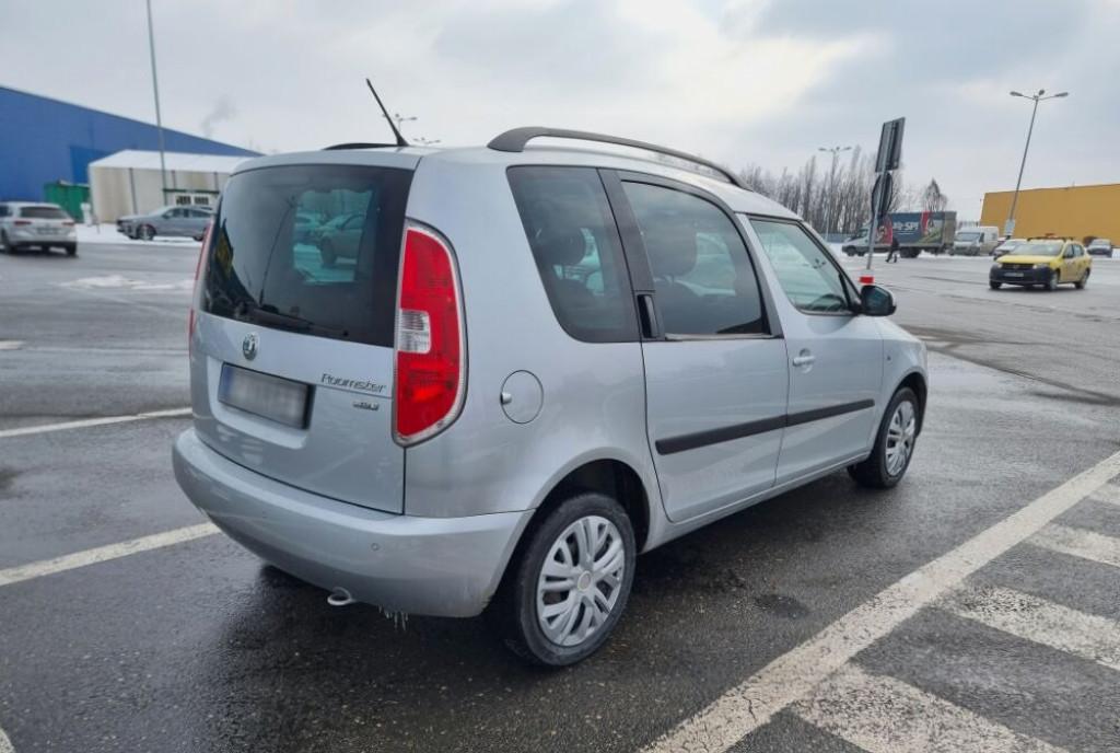 Skoda Roomster 1 2 cm sup3 86 CP 2012 2 449 eur