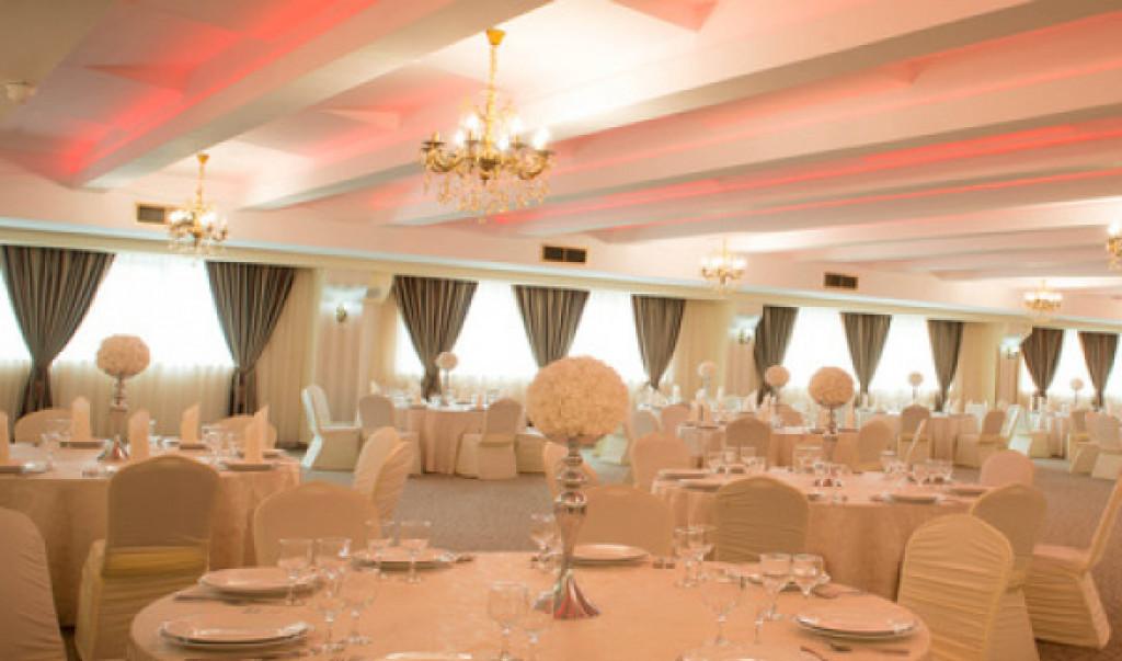 Inchiriez apartament cu 1 camera la curte intrare separata