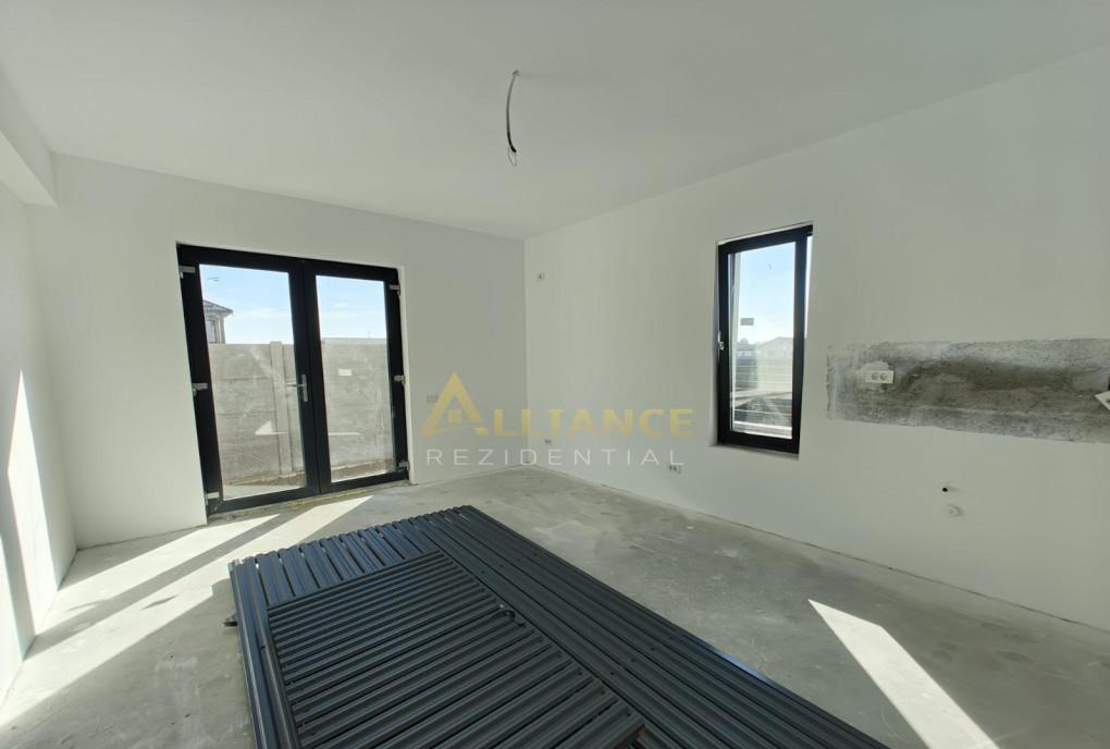 Cas parter 4 camere 2 b i 300 mp teren