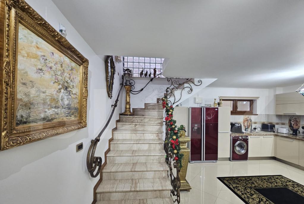 Casa individuala de vanzare 228 mp zona Hotel Cetate