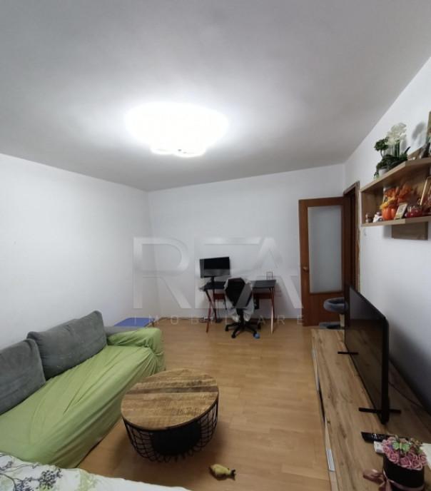 2 camere decomandat et 1/8 centrala Gorjului Str Moinest