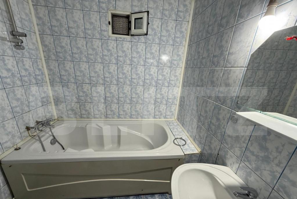 Apartament 4 camere de inchiriat -ideal locuinta sau ac