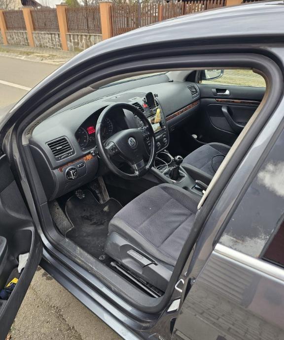 Volkswagen Jetta 1 6 115cp 2 900 eur