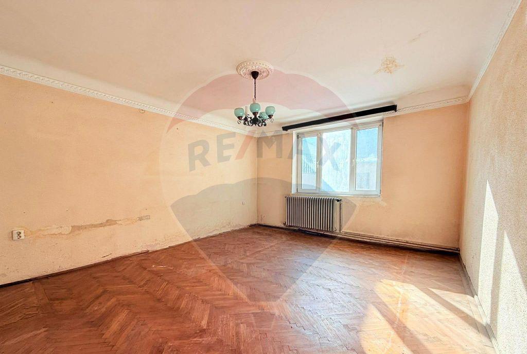 Casa de vanzare cu curte 4 camere Zona Gorjului Te