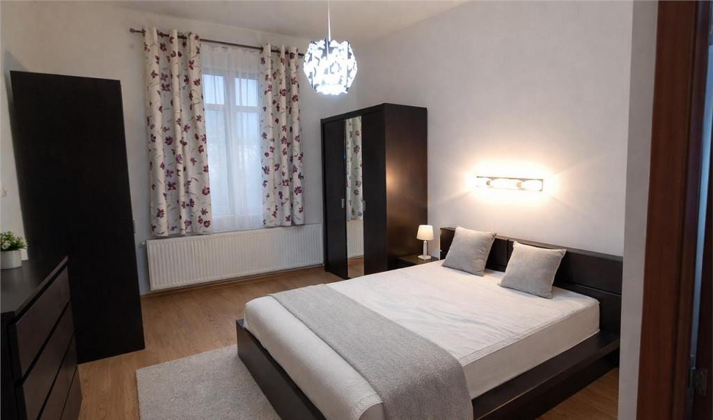 Rezidenta 4 camere in farmec istoric vedere Tampa cu beci s