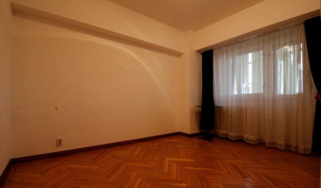 Piata Unirii Fantani 4 camere decomandat 98 mp