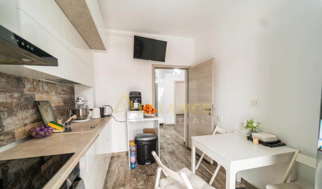 Apartament 3 camere decomandat 3 min de metrou Berceni etaj