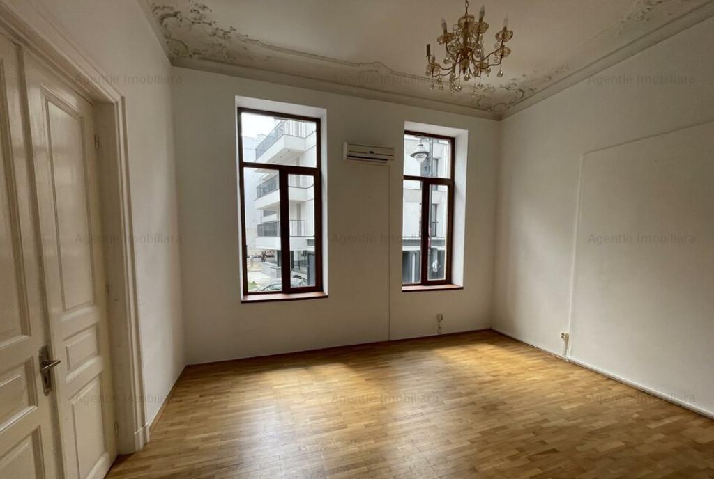 Birou cu personalitate Universitate Batistei