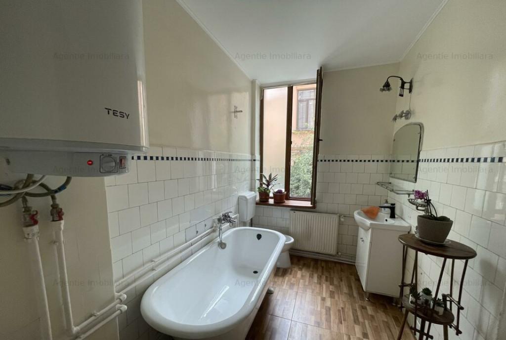 Birou cu personalitate Universitate Batistei