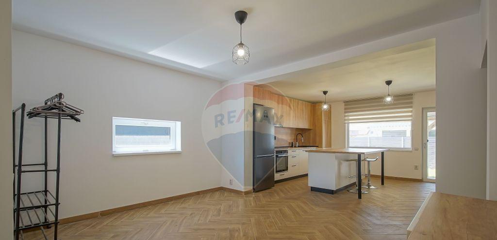 De vanzare - Casa veche cu potential Scheii Brasov