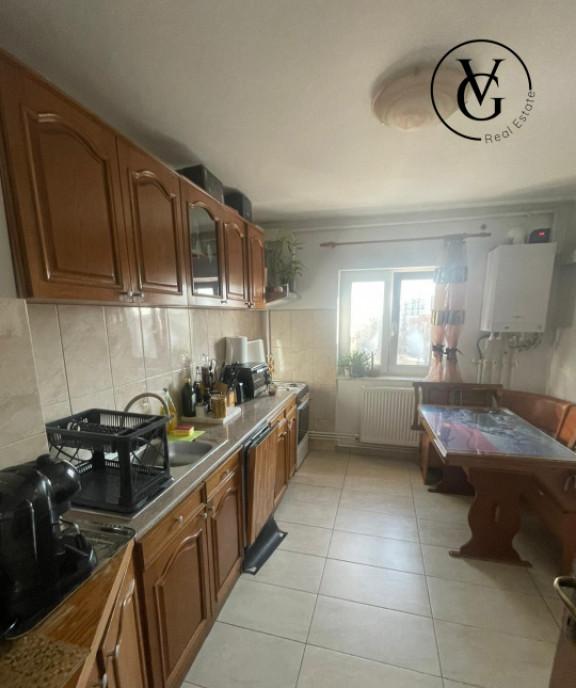 Apartament 3 camere zona Gara 69 8 mp luminos Est Vest