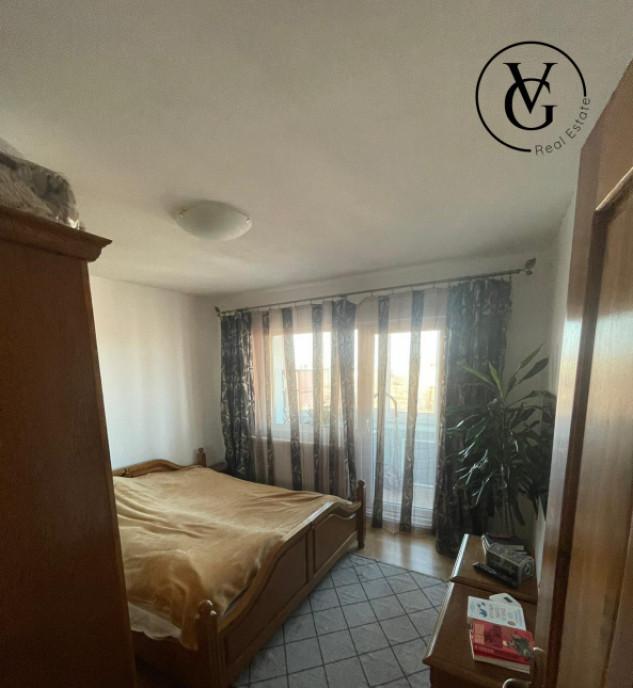 Apartament 3 camere zona Gara 69 8 mp luminos Est Vest