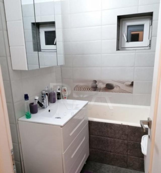 3 camere Vitan decomandat inst schimb 71 mp anvelopat