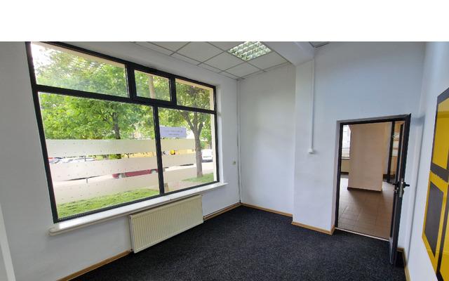 Spatiu comercial 105mp