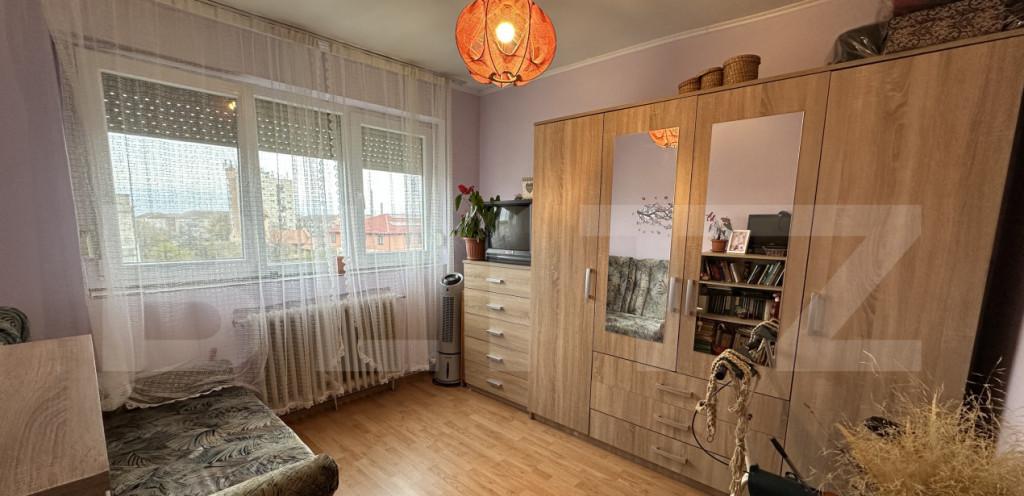 Apartament decomandat cu trei camere si doua bai zona Iosia