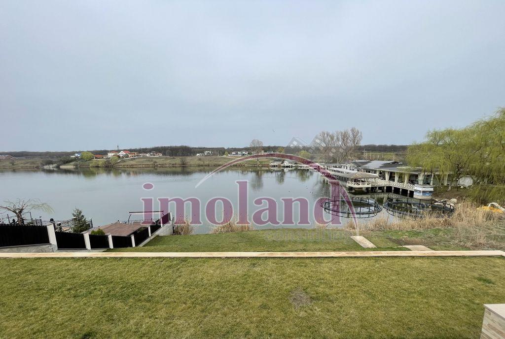 Casa ultramoderna la cheie 2024 pe malul lacului Laguna