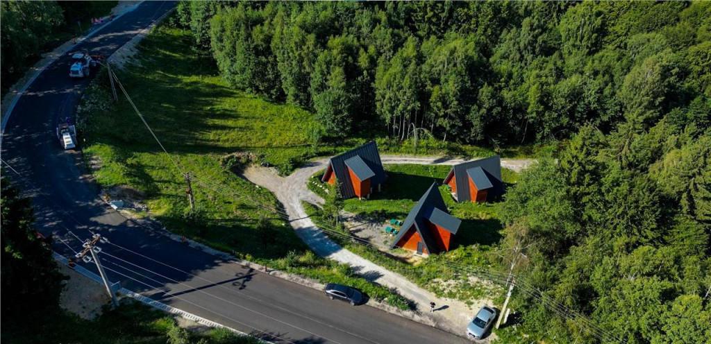 Ansamblu case rezidential investitional Moieciu de Jos con