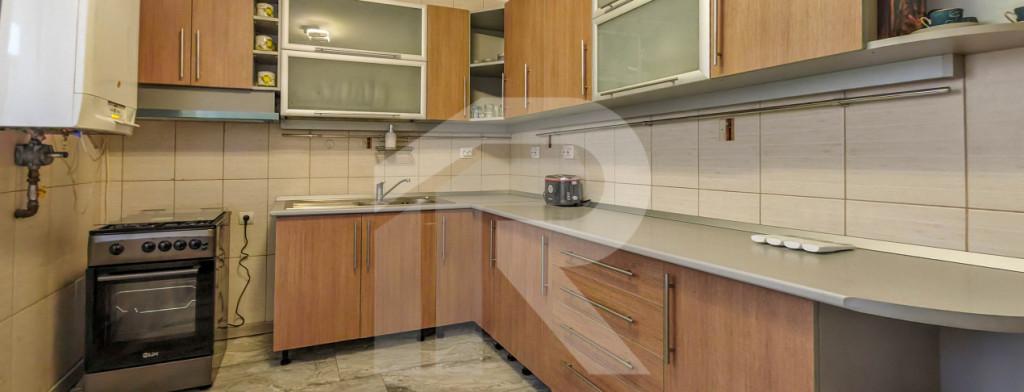 Casa 5 camere renovata 2025 curte parcare