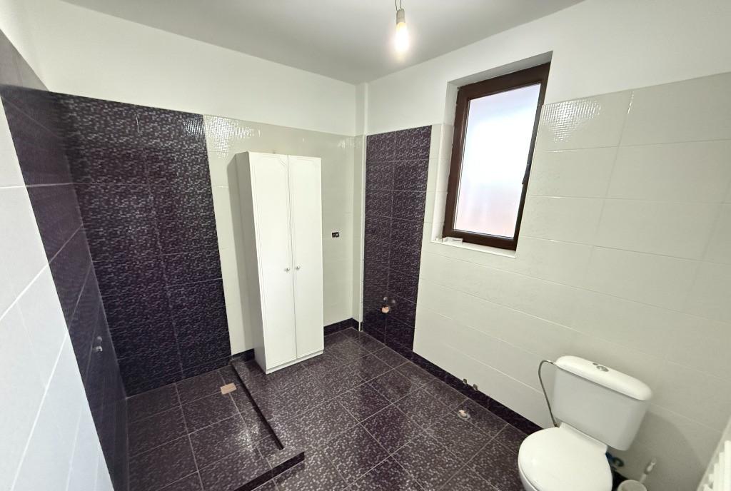 Vila P 1E 5 camere 4 bai Comuna Berceni Ilfov langa Lidl