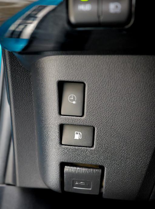 Toyota Prius PHV PRIME Plug In Hybrid 20 500 eur