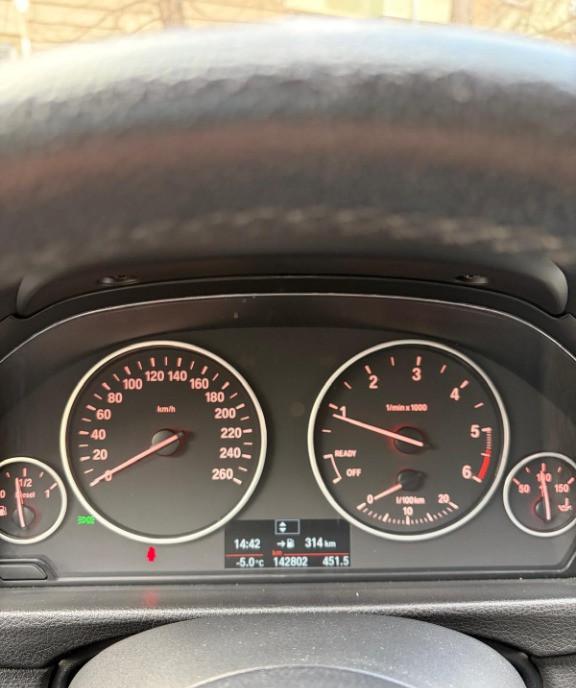 BMW 318d proprietar 142 000 km reali 2015 stare foarte bunai 10 500 eur