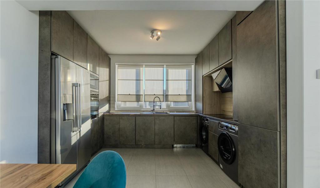 FILM3D Penthouse spatios luminos terasa generoasa Maurer Tra