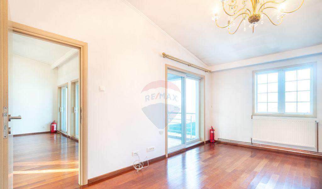 Vanzare Vila 5 camere cu semineu piscina si priveliste l